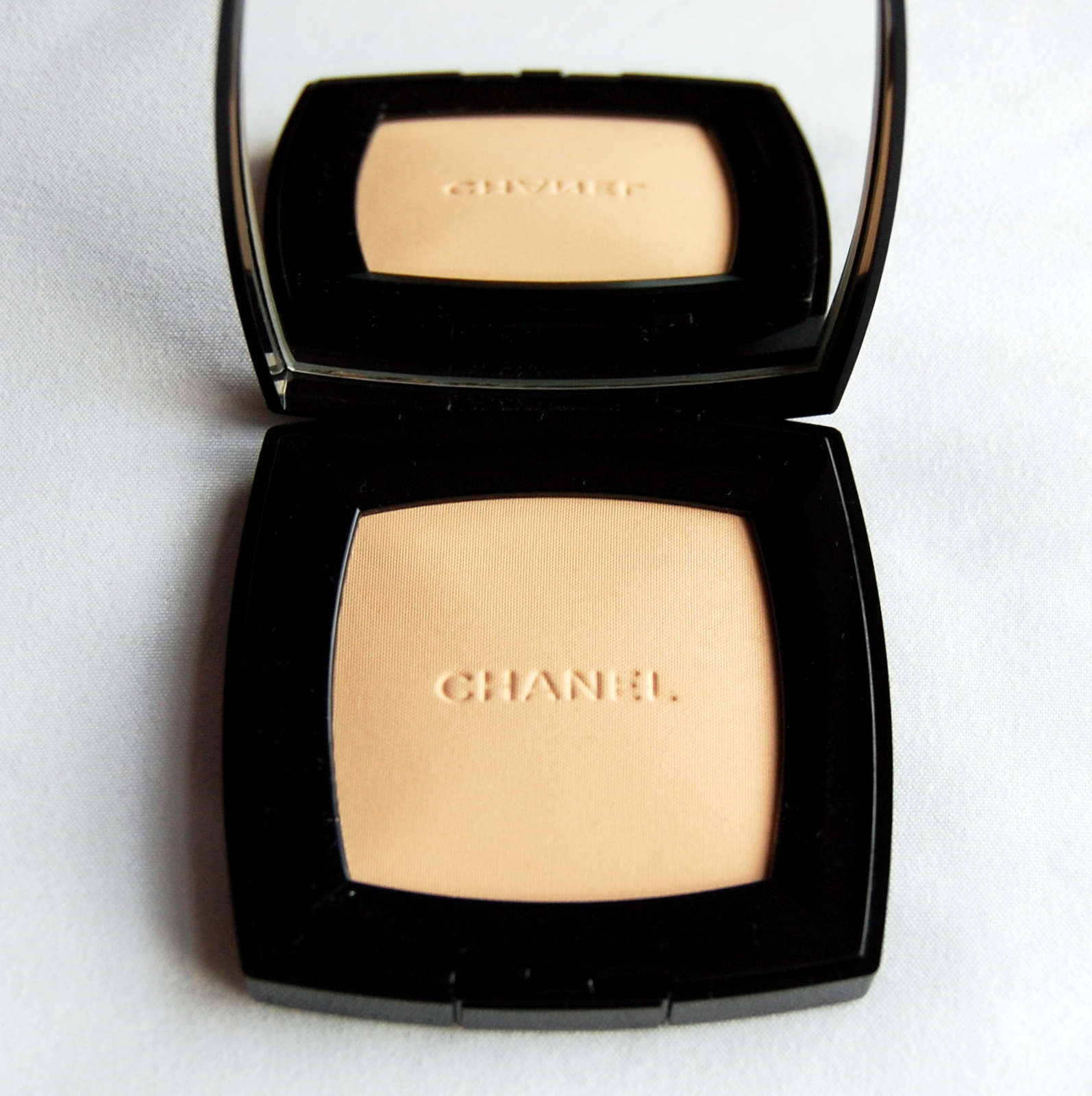 Chanel Poudre Universelle Compacte - All In The Blush