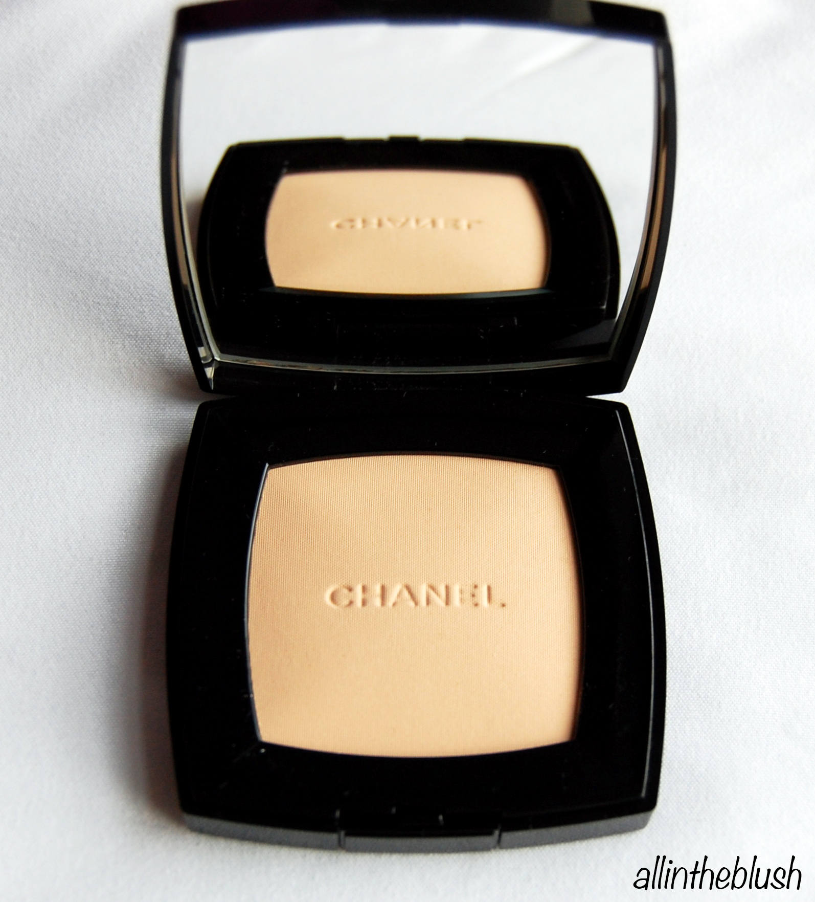 Chanel, Poudre Universelle Compacte (Puder w kamieniu) - cena