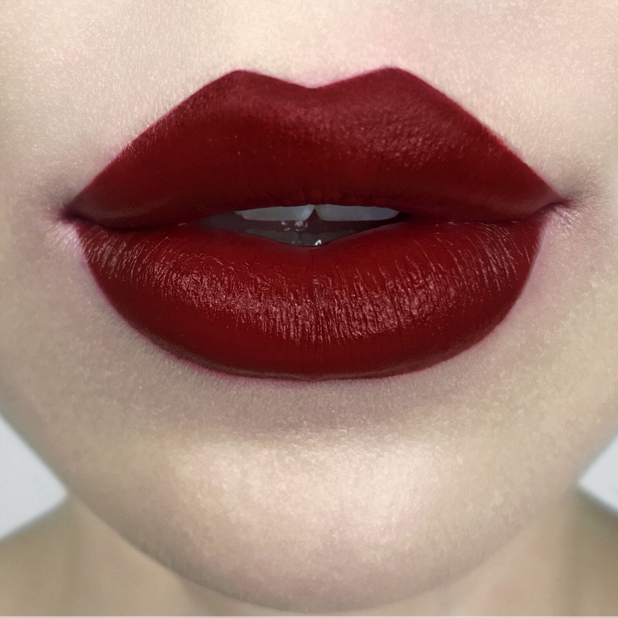 Sephora Glossy / KAT VON D STUDDED KISS LIPSTICK: THE 